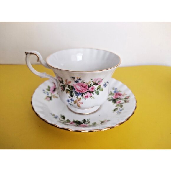 Royal Albert Moss Rose Fine bone china Tea cup & Saucer 1960's - Picture 2 of 11